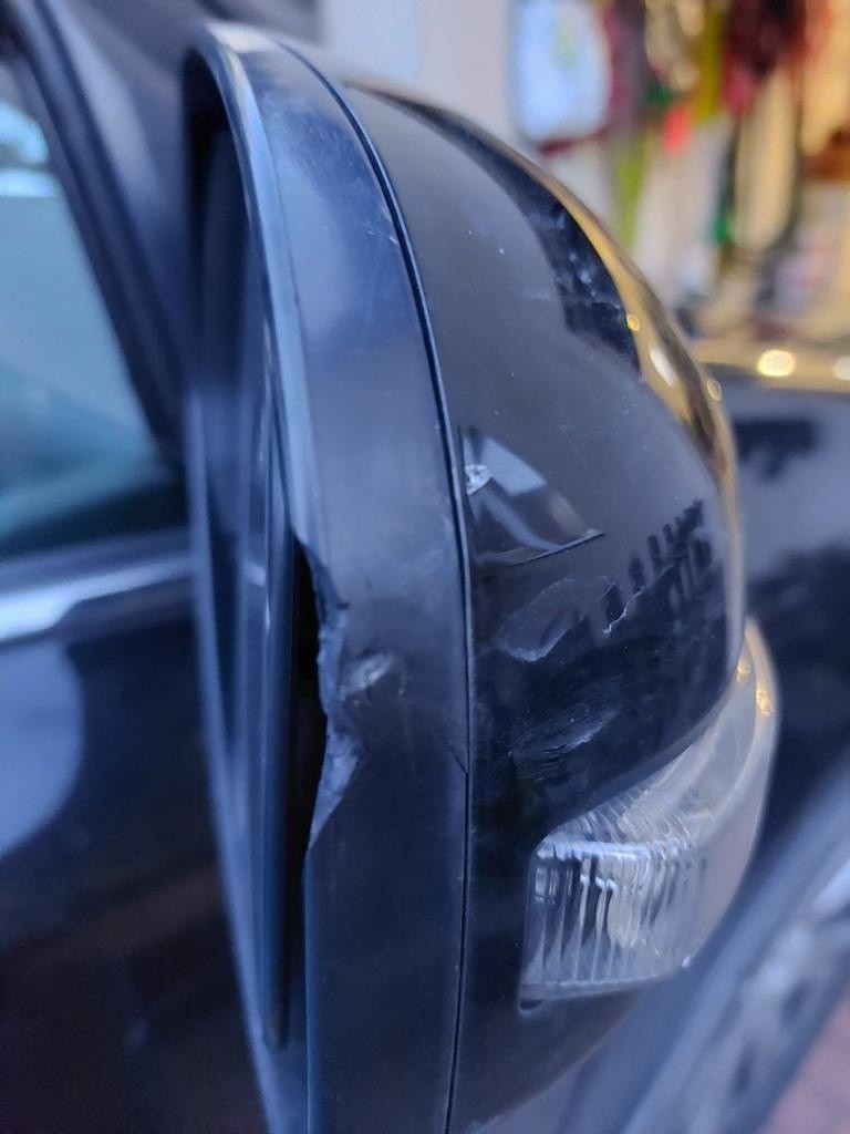 Zniszczono auto posła PiS ze Szczecina. Zostało ostrzelane