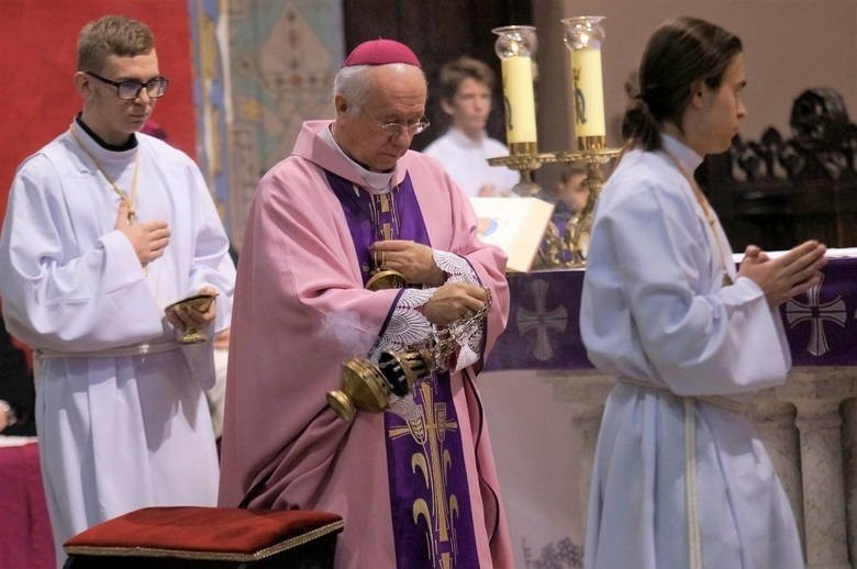 Biskup Andrzej Dziuba złożył rezygnacje na ręce papieża