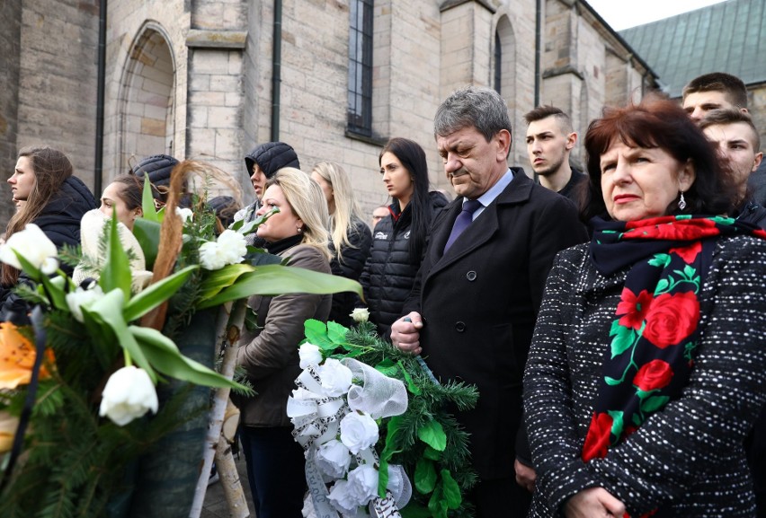 Pogrzeb Dawida Jakubowskiego, maturzysty z Końskich, reprezentanta Polski juniorów w piłce ręcznej odbył się w Żarnowie [ZDJĘCIA]