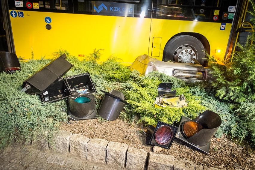 Wypadek samochodu osobowego i Autobusu w Katowicach