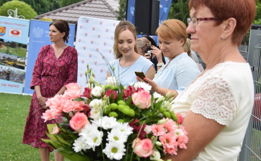 Rząd chce wspierać samorządy tworzące żłobki. Minister Marlena Maląg podczas pikniku w Łężanach zapowiedzia, że będą pieniądze na ten cel