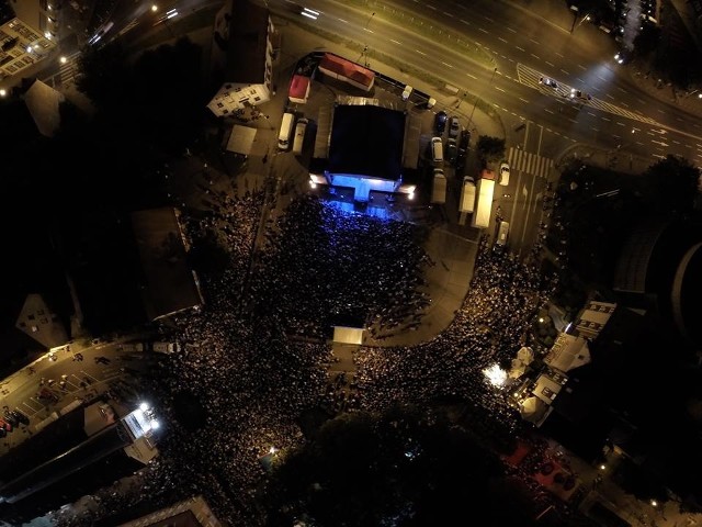 Winobranie 2014. Zobacz, jak wygląda miasto z lotu ptaka. Zdjęcie wysłał nam internauta Michał Pasek - koncert na dużej scenie.