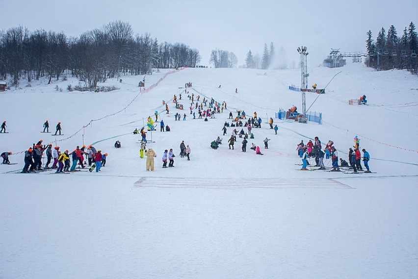 Zakopane: Na stoku próbowali ułożyć choinkę... z ludzi [ZDJĘCIA]