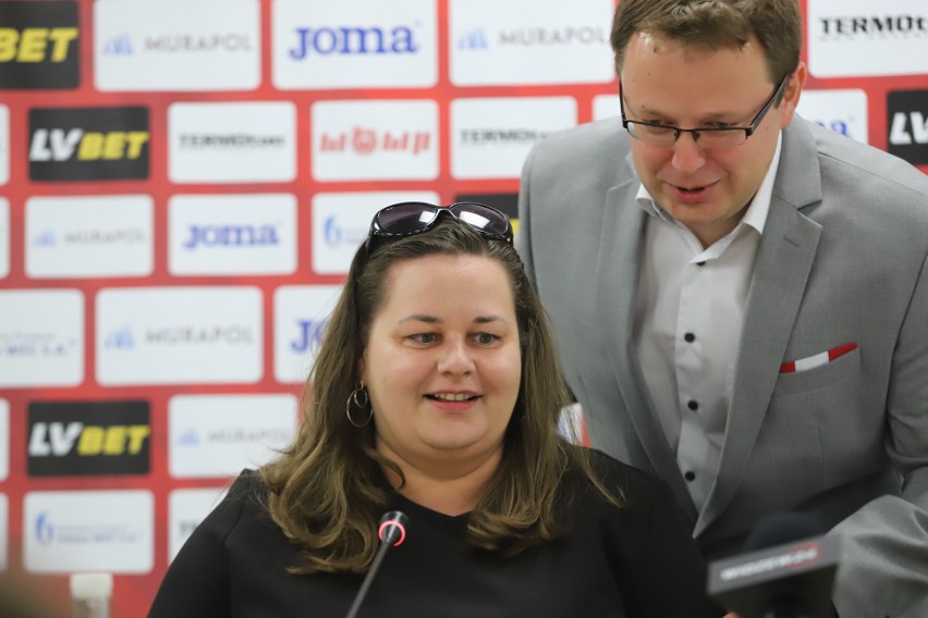 Gdzie są puchary za mistrzostwa Polski Widzewa? - szuka prezes Martyna Pajączek