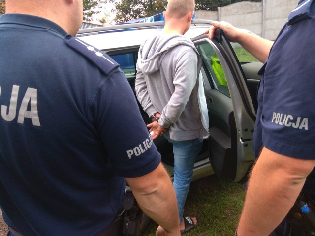 W piatek, tuż przed godziną 18, rzecznik wielkopolskiej policji Andrzej Borowiak poinformował o zatrzymaniu do sprawy śmiertelnego potrącenia trzech młodych mieszkańców Wągrowca. To właściciel auta, jego brat oraz dalszy członek rodziny. Przejdź dalej --->