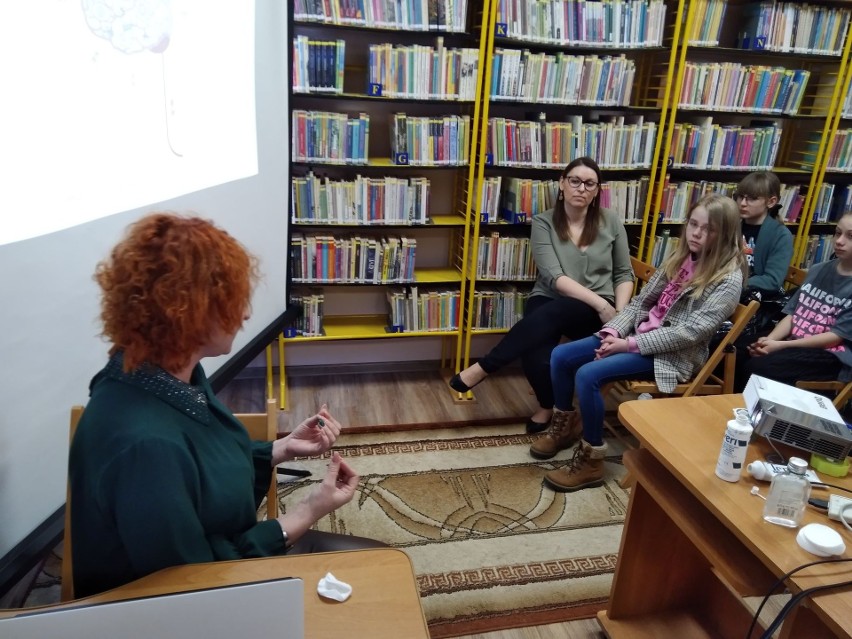 Europejski Dzień Mózgu obchodzono w Publicznej Bibliotece Samorządowej w Krasnosielcu. 17.03.2022