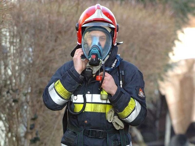 W poniedziałkowy poranek pogotowie ratunkowe i straż pożarna interweniowały w jednym z domów w podkołobrzeskim Charzynie.