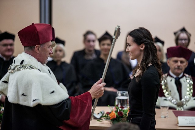 Studenci, którzy rozpoczynają studia, też mogą ubiegać się o stypendia. Na zdjęciu: inauguracja roku akademickiego na UTP