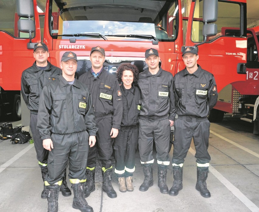 Koledzy strażacy pomagali w pierwszej w moim życiu służbie w...