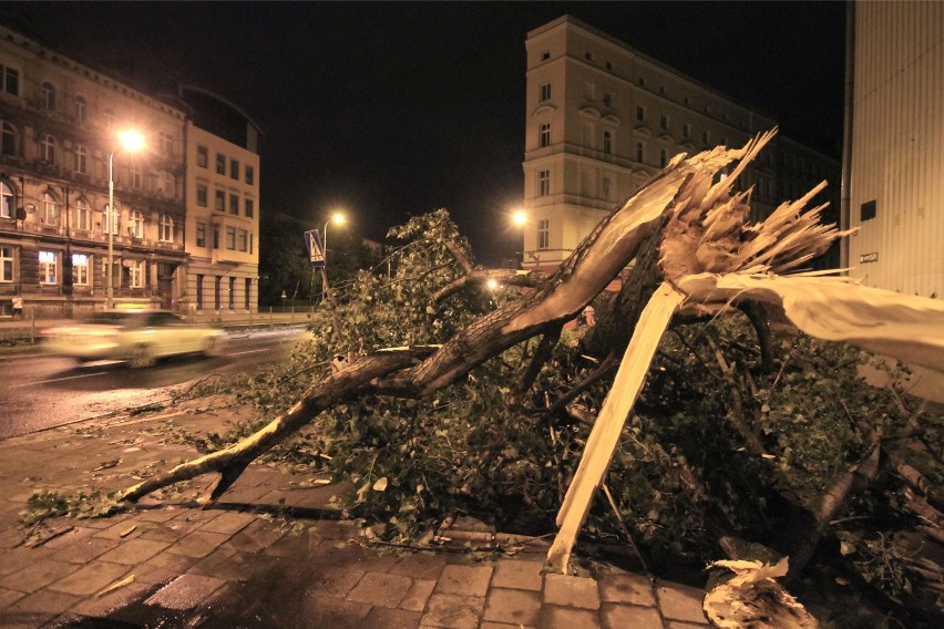 Tak wyglądał Wrocław po przejściu burzy w nocy z niedzieli...