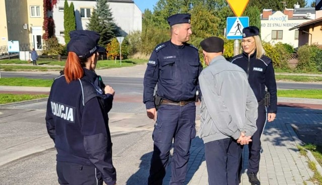 Koszalińscy policjanci przypominali mieszkańcom o podstawowych zasadach bezpieczeństwa