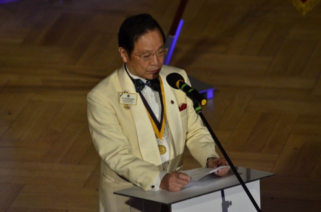 Podczas uroczystości przemawiał wiceprezydent światowy The International Association Of Lions Clubs Jitsuhiro Yamada
