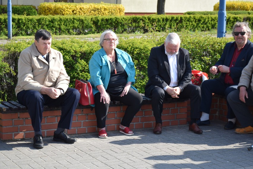 Ostrołęka. Lewica uczciła Święto Pracy. Skromne spotkanie 1-majowe. 1.05.2022. Zdjęcia