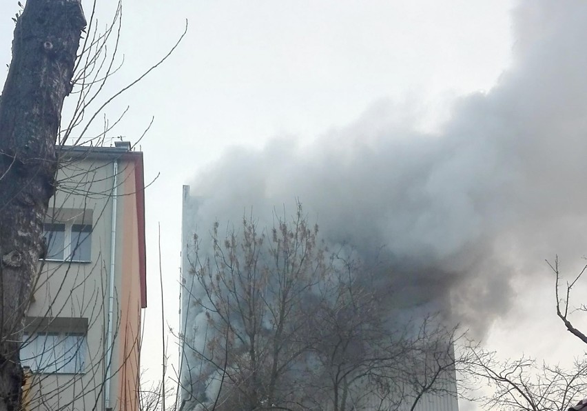 Tragiczny pożar przy ul. Szpitalnej. Jedna osoba nie żyje