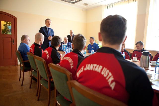 Juniorzy MKS Jantar Ustka spotkali się z Burmistrzem Ustki, Jackiem Graczykiem.