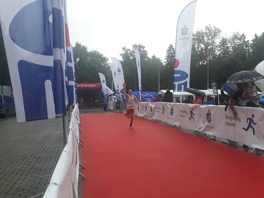 Uczestnicy biegu na 10 km podczas 42. Półmaraton Szczecin.