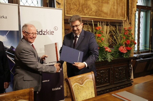 Umowę podpisali prof. Sławomir Wiak, rektor PŁ, oraz Grzegorz Schreiber, marszałek województwa