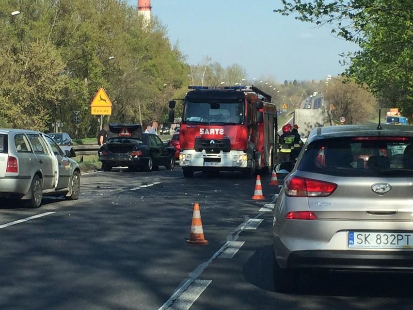 Zderzenie 4 samochodów w Sosnowcu spowodowało duże...