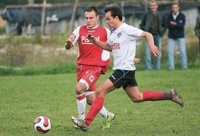 Piłkarze klasy A wracają na boiska. W niedzielę rozegrają pierwszą kolejkę rundy wiosennej. FOT. MACIEJ ZUBEK