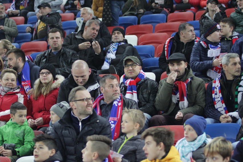 Górnik Zabrze - Śląsk Wrocław. Kibice odśpiewali hymn ZDJĘCIA KIBICÓW