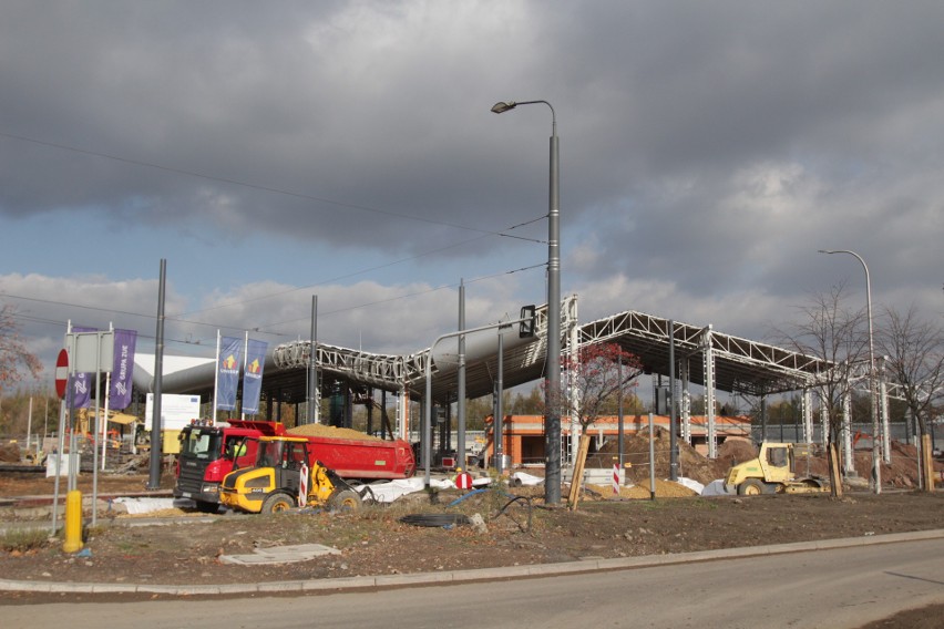 Trwa budowa centrum przesiadkowego Zawodzie w Katowicach