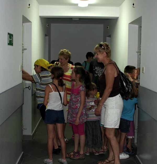 Dzieciom najbardziej podobało się zwiedzanie izby zatrzymań.