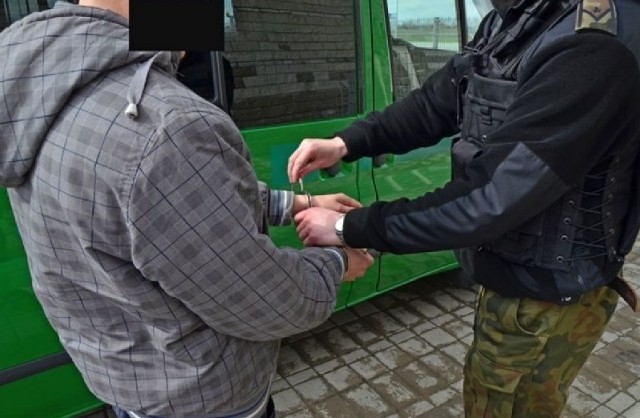 Strażnicy graniczni z Sanoka zatrzymali Rumunów podejrzewanych o uprowadzenie kobiety.