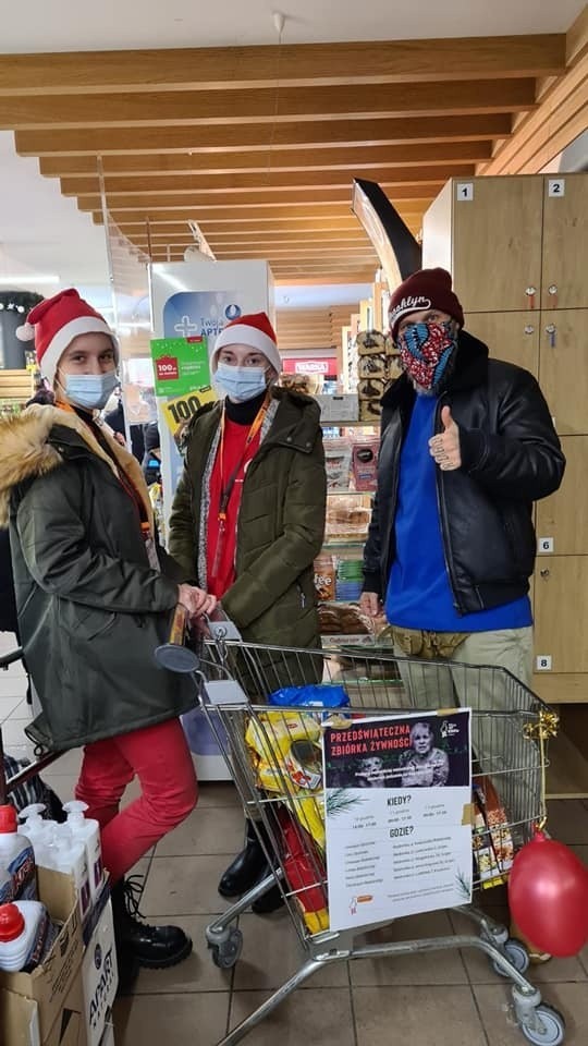 Zbiórka żywności w Białobrzegach, Grójcu i Kozienicach. Dary trafią do świątecznych paczkek dla seniorów, szykuje je Koalicja dla Młodych