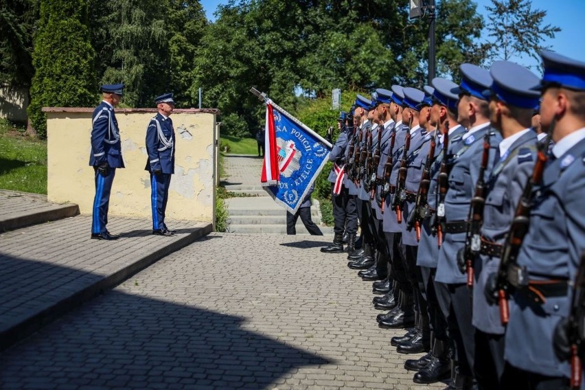 Wojewódzkie Święto Policji tym razem w Chęcinach. Medale, awanse i festyn. Zobaczcie zdjęcia