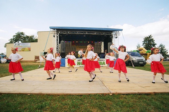 W pięknych układach choreograficznych zaprezentowały się też dzieci ze Szkoły Podstawowej w Jadachach.