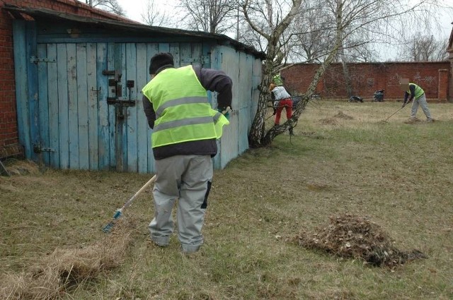 W 2012 roku pracownicy Centrum Integracji Społecznej sprzątali między innymi tereny przy ulicy Bukowskiej w Poznaniu.