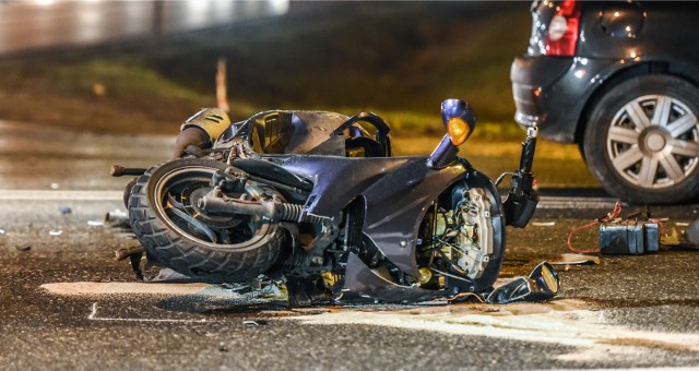 Motocyklista odniósł poważne obrażenia (zdjęcie ilustracyjne)