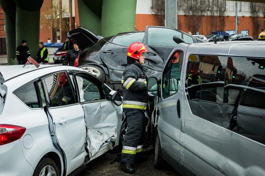 W Bydgoszczy, tuż po godzinie 10 doszło do wypadku na ulicy...