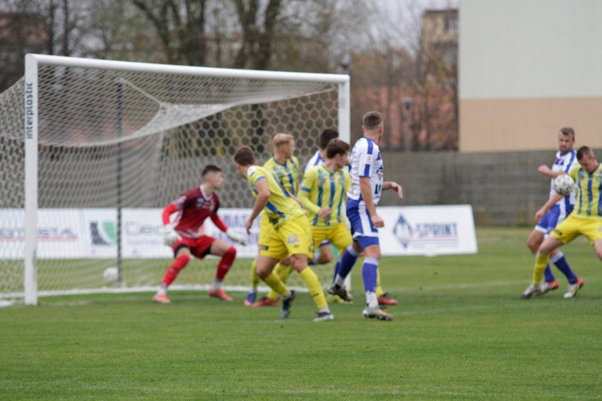 Unia Janikowo i Elana Toruń rywalizują w derby regionu w...