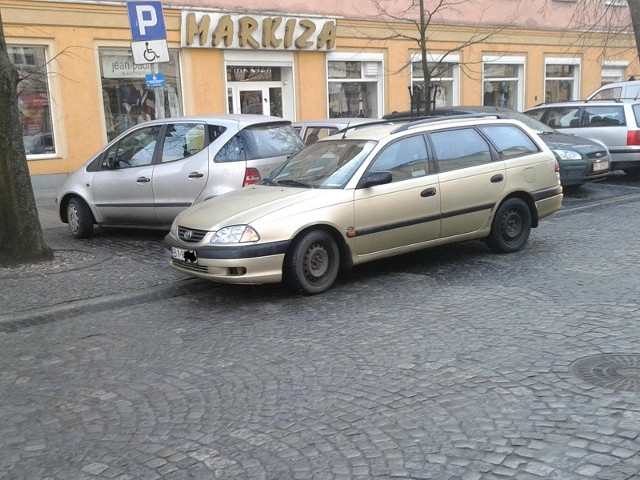 Parkowanie na ulicy Lipowej