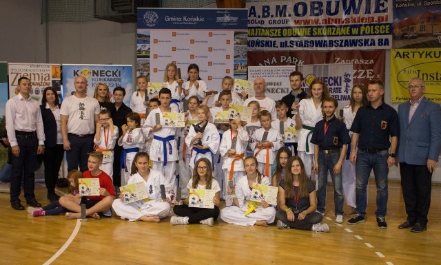 Zespół Koneckiego Klubu Karate Kyokushin wywalczył zespołowo pierwsze miejsce.