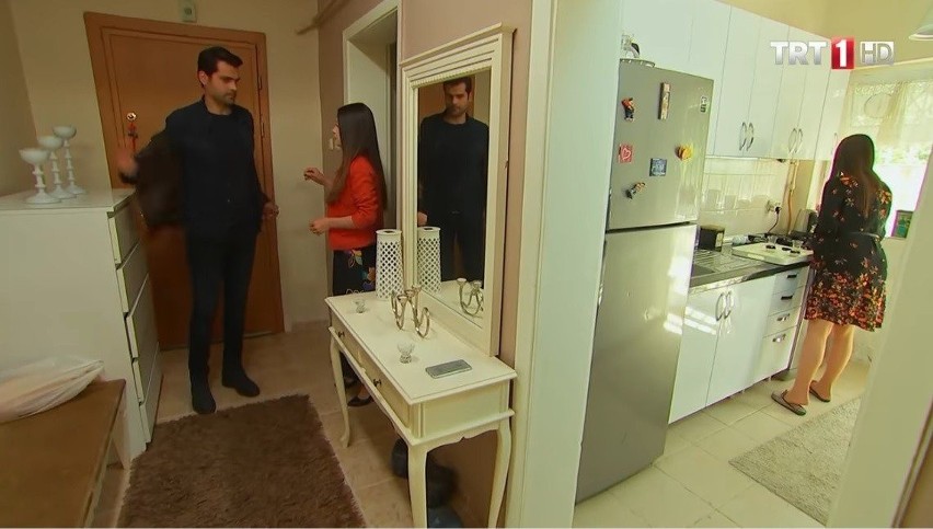 "Więzień miłości" odcinek 216. Zehra i Ömer zostają na noc w domu Leyli. Dojdzie między nimi do zbliżenia? [STRESZCZENIE ODCINKA]