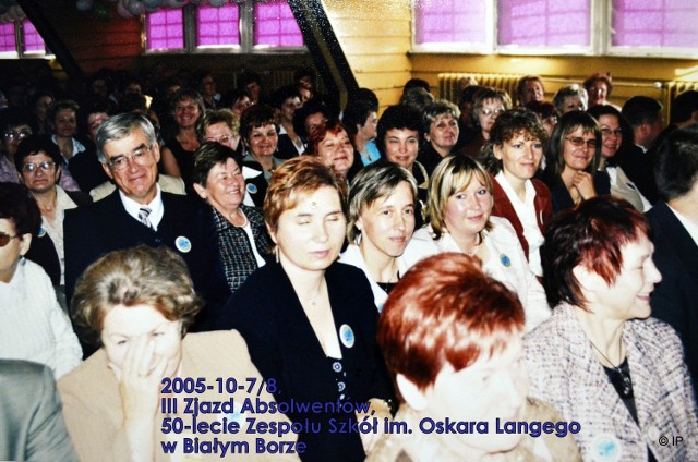 Zdjęcie z roku 2005, gdy obchodzono 50-lecie szkoły