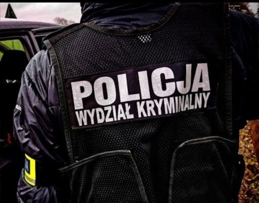 Policjanci znaleźli kilkaset porcji amfetaminy w mieszkaniu w Ostrołęce. Zatrzymano 2 osoby. Do zatrzymania doszło 22.03.2023