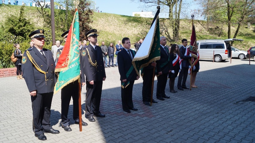 Cisza we łzach. Pogrzeb Norberta Małolepszego, radnego PiS z...