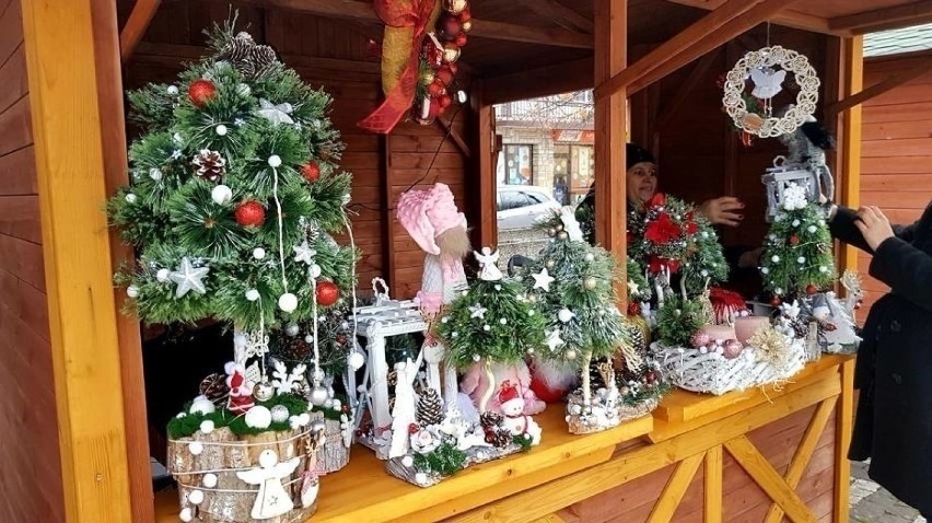 Kiermasz bożonarodzeniowy w Wyśmierzycach w niedzielę 5 grudnia. Przyjdź do parku, będzie Mikołaj i elfy
