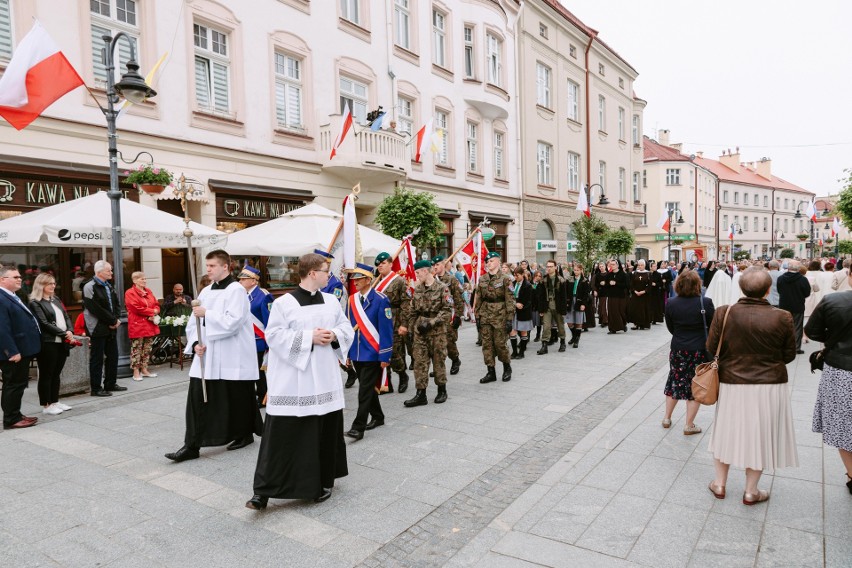 Obchody święta Bożego Ciała w Rzeszowie. Centralna procesja...