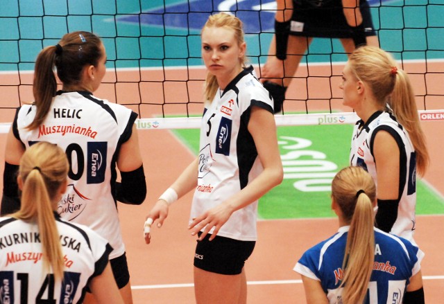 Tytuł najlepszej zawodniczki spotkania (MVP) w Legionowie otrzymała Maja Savić (w środku)