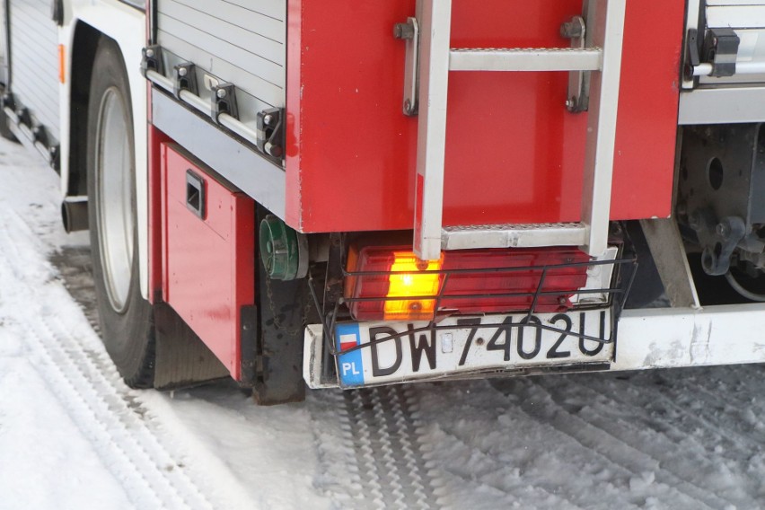 Wypadek wozu strażackiego we Wrocławiu (ZDJĘCIA)