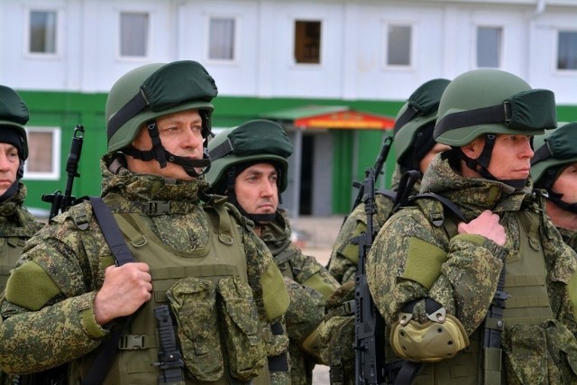 Elitarni żołnierze Putina nie chcą być traktowani na froncie jak mięso armatnie.