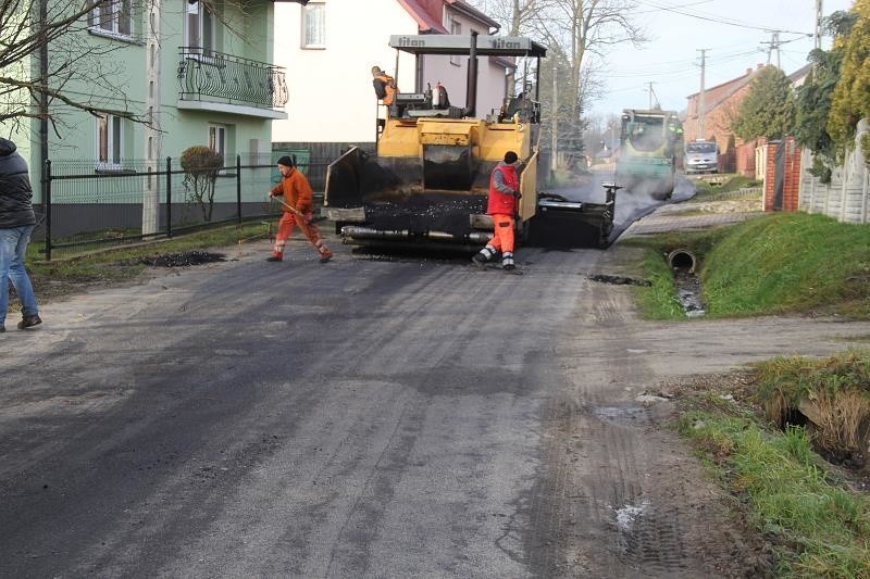 Końca dobiega remont drogi w Skibach w gminie Chęciny. Koszt to blisko ćwierć miliona złotych [ZDJĘCIA]