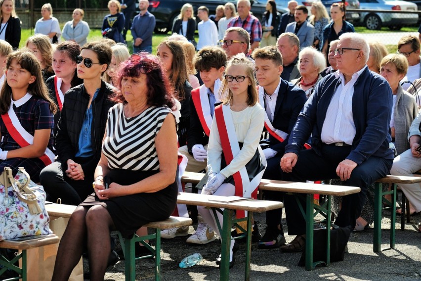 Szkoła Podstawowa w Kajetanowie, w gminie Zagnańsk, świętowała jubileusz 60-lecia. Zobaczcie zdjęcia 