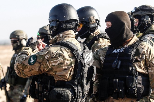 Irakijczycy zostali namierzeni przez Agencję Bezpieczeństwa Wewnętrznego, zatrzymani i aresztowani, przez wrocławski sąd. Zdjęcie ilustracyjne
