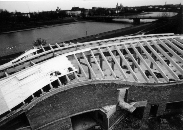 30 listopada 1994 roku w Krakowie zostało otwarte Centrum Sztuki i Techniki Japońskiej Manggha - tak powstawał budynek