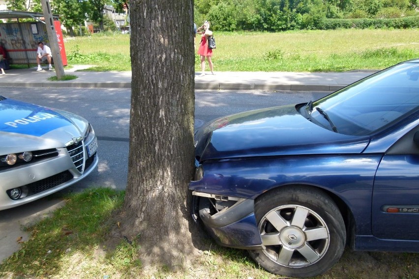 Wypadek na Czechosłowackiej. Kierująca miała ponad 2 promile alkoholu [ZDJĘCIA]